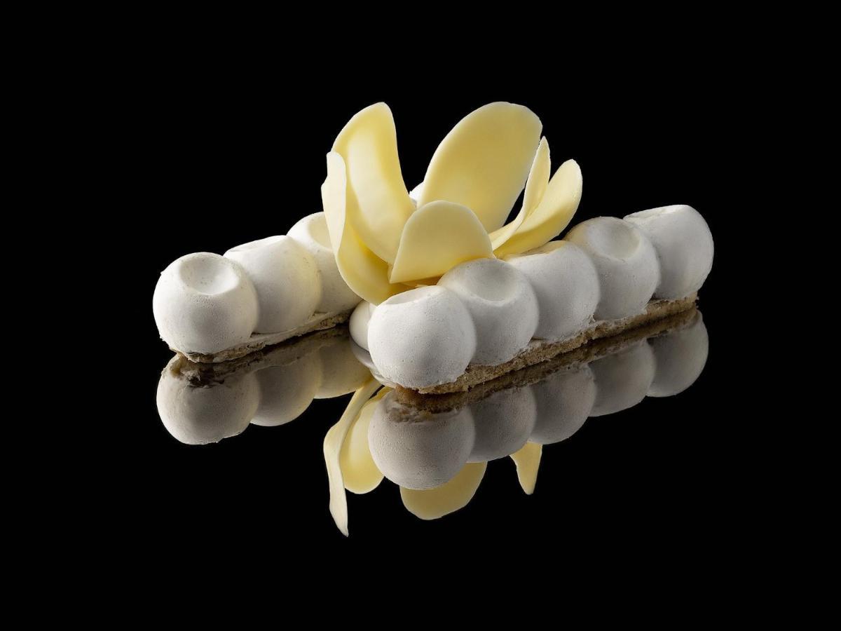 Centara Reserve Samui - SHA Plus Chaweng  Esterno foto A white chocolate cake
