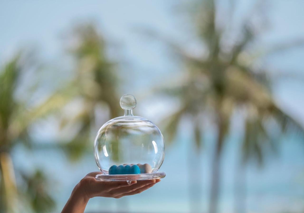 Centara Reserve Samui - SHA Plus Chaweng  Esterno foto A hand holding a glass bell jar with a blue starfish inside