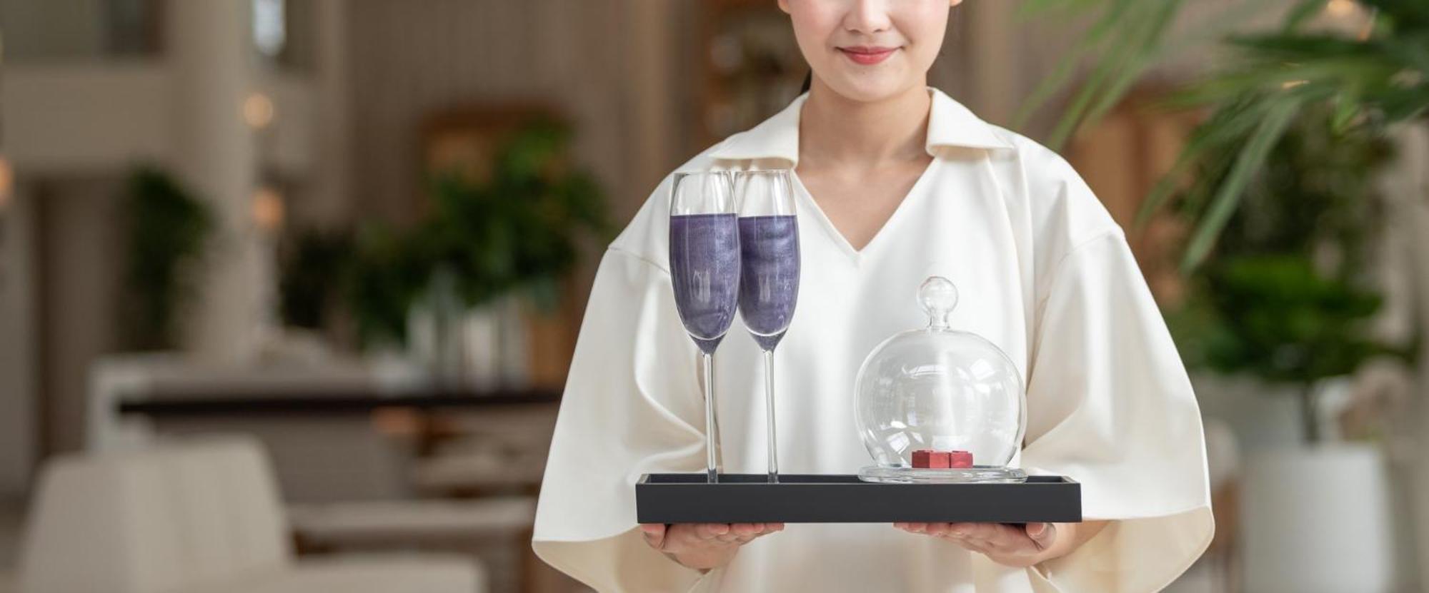 Centara Reserve Samui - SHA Plus Chaweng  Esterno foto A server holding a tray of wine glasses